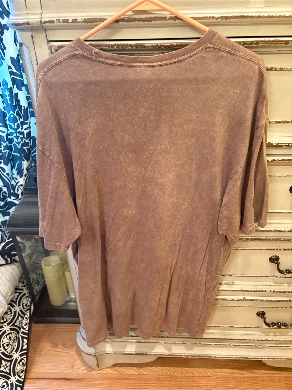 I Only Kiss Cowboys Graphic Tee - Brown - Picture 3 of 3